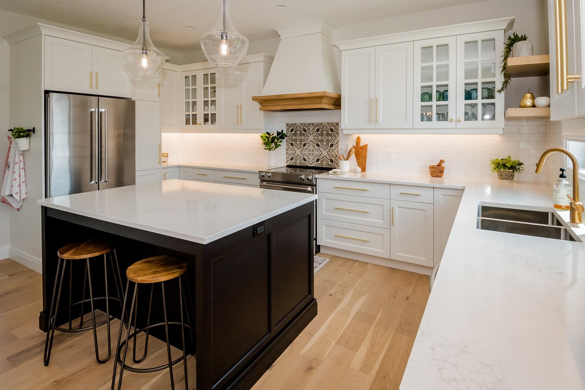 Kitchen with quart countertop